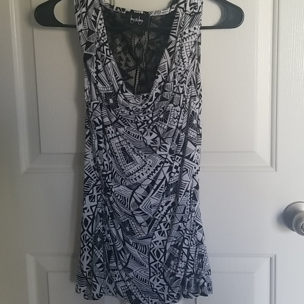 Black and white geometric top